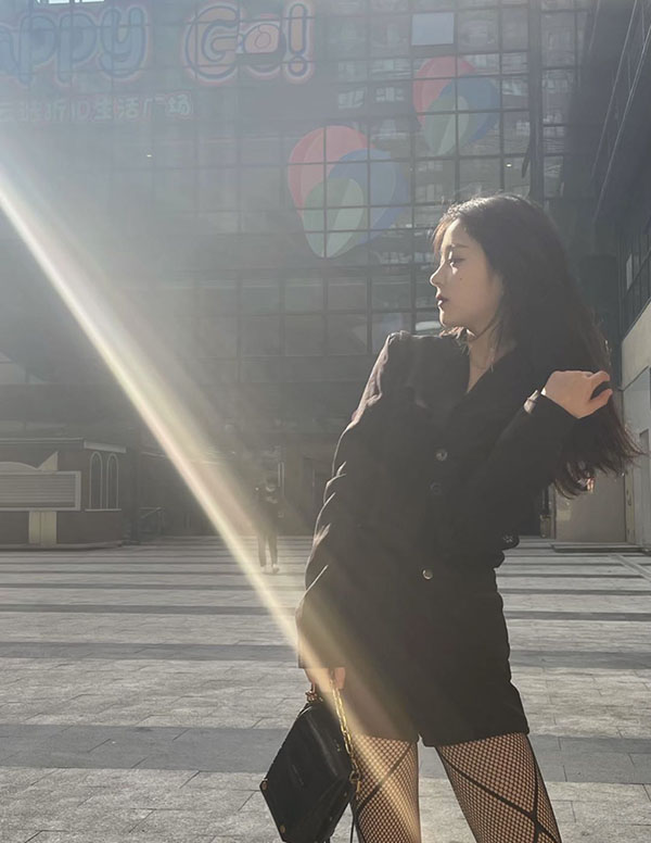 巴黎伴游大学生